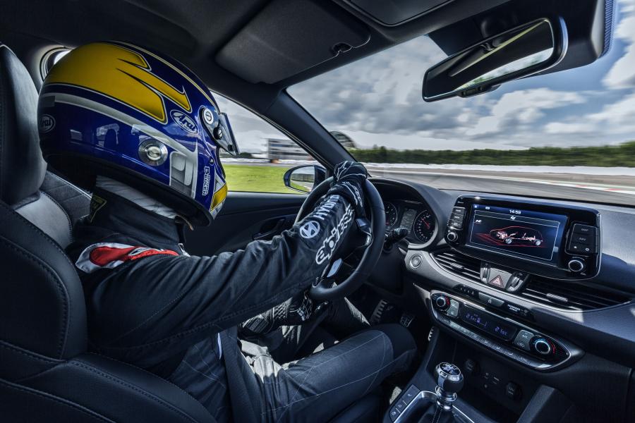 Интерьер Hyundai i30 N 2017 года  (WW) (фото 41 из 47)